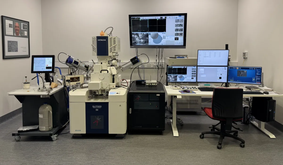 Hitachi SU7000 SEM